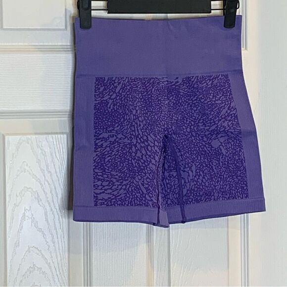 Lululemon Sculpt Biker Shorts Iris Flower Floral Stretchy Size 4 - Picture 8 of 9